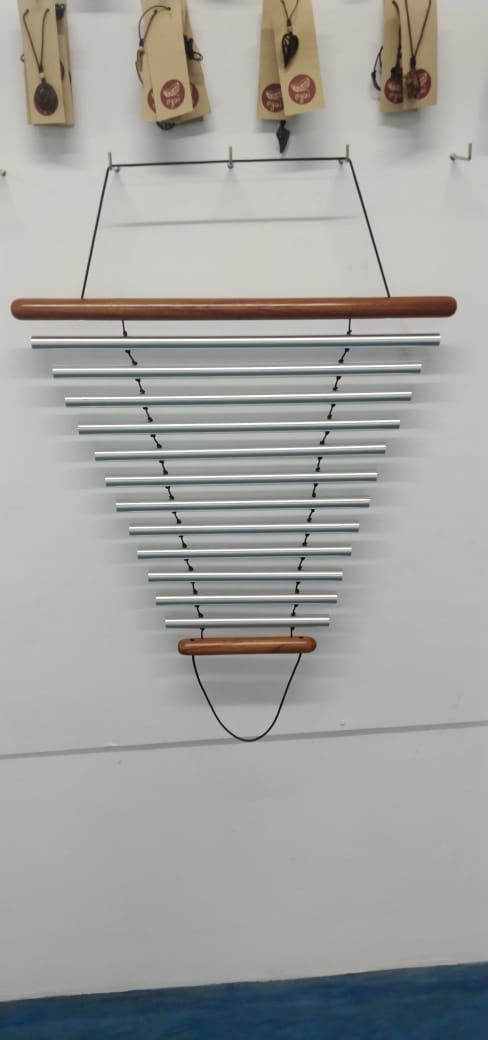 SWINGING CHIMES