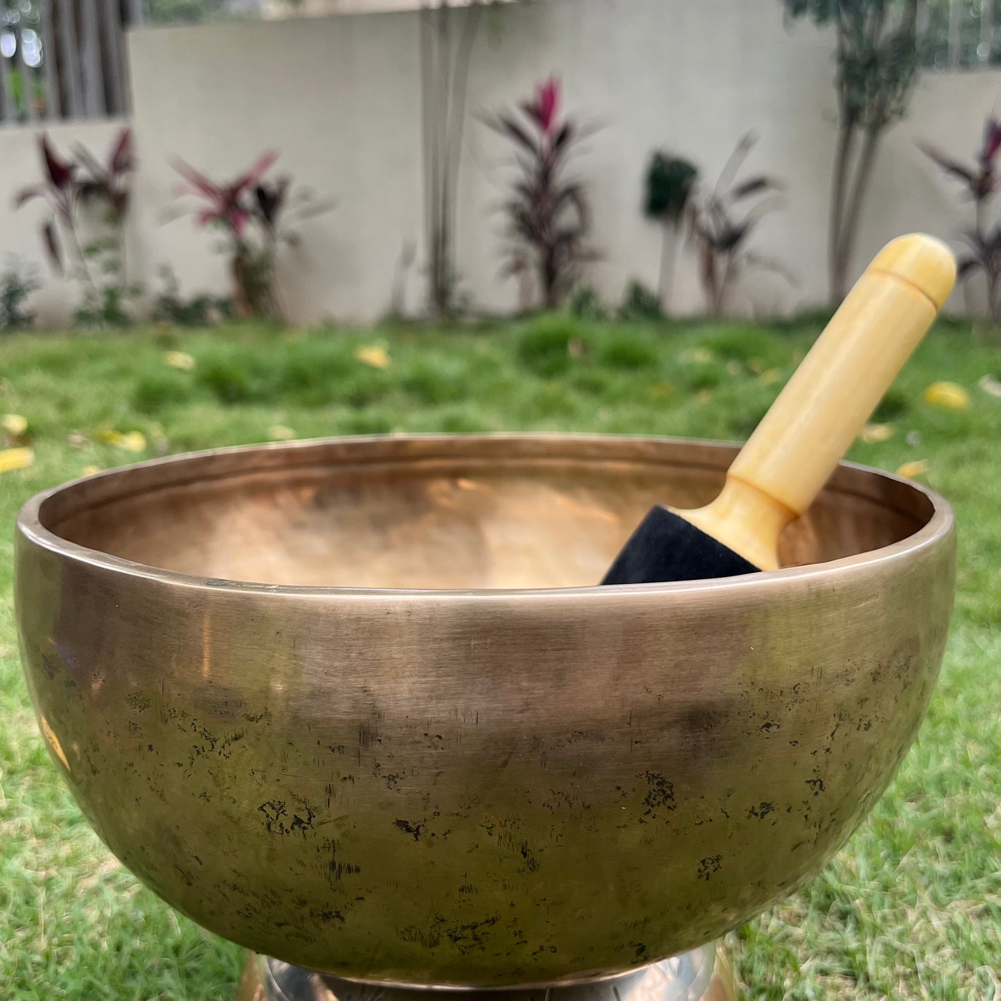 HANDMADE TIBETAN SINGING BOWL [BRONZE]