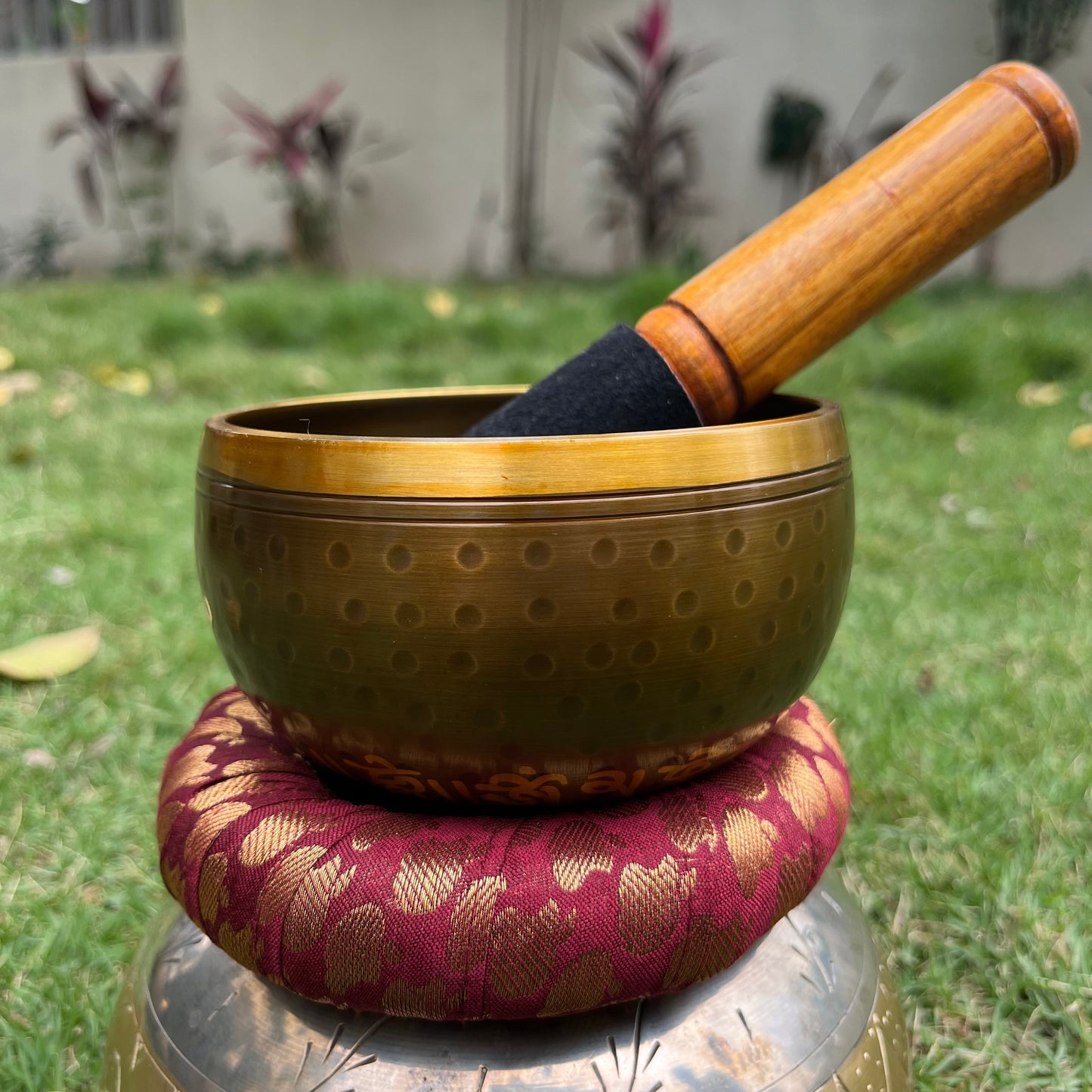 HAMMERED NEPALI SINGING BOWL [BRASS]